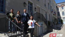 建湖网红吃瓜事件视频曝光,视频曝光引发网友热议